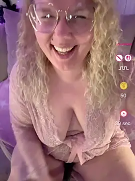 CurvyAnonymousGirl89 live cam on StripChat