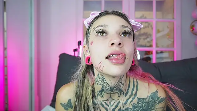 miss___angel live cam on StripChat