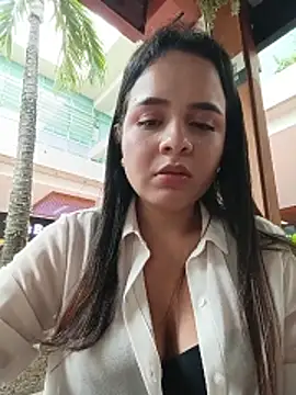 Julieth_hot-69 live cam on StripChat