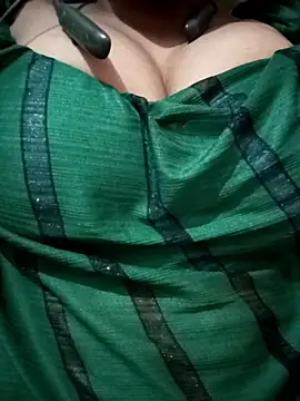 kaviyaponnu0987 live cam on StripChat