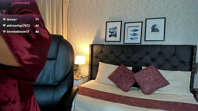 sophie__blare live cam on StripChat