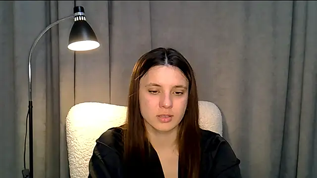 KiraHoney live cam on StripChat