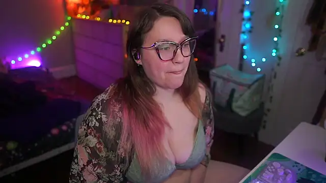 FireproofCuriousiteaze live cam on StripChat