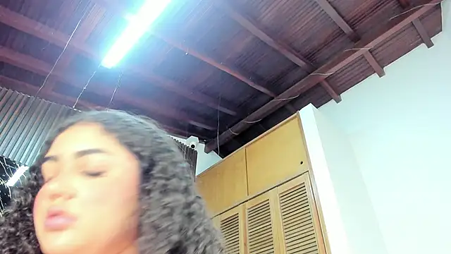 Karla18_ live cam on StripChat
