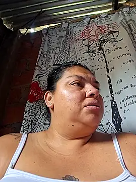 Juli_Powl live cam on StripChat
