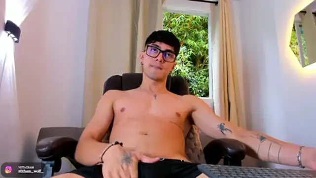etham_wolf1 webcam