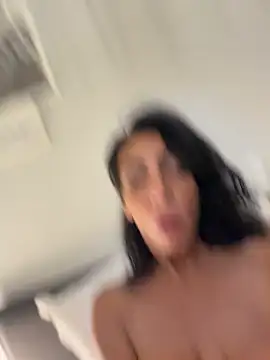 Yasmiinee live cam on StripChat
