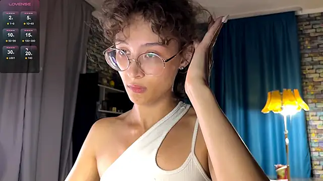CurlyWinx live cam on StripChat