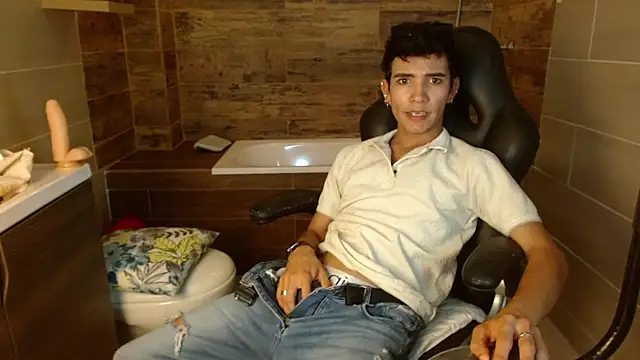 Zeus_Pire webcam