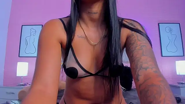 charlotte_kisss live cam on StripChat