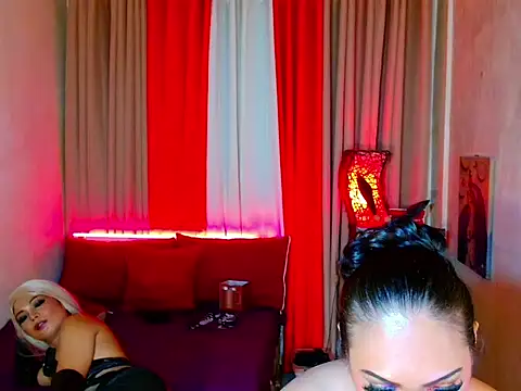 Phenomenal_Shemale live cam on StripChat