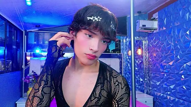 AlecciaNova live cam on StripChat