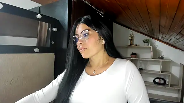 Tania_mature live cam on StripChat