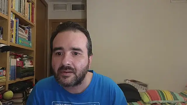 curiosillo83 live cam on StripChat
