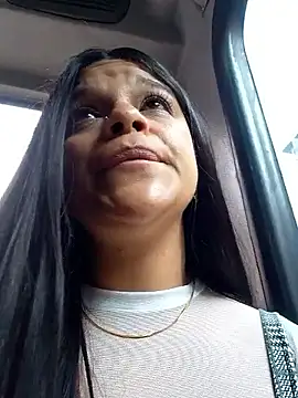 Layla-daring webcam