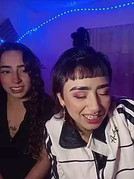 AlexxaAndRileyy webcam