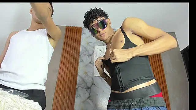 THREE_BLACK webcam