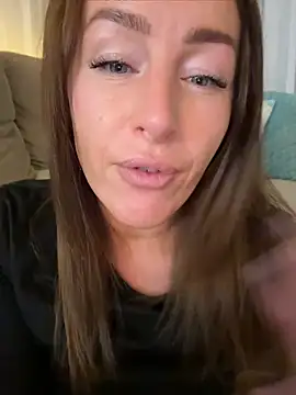 christinasiemone (F young) - Just a quick hi - tip, talk or vibe me