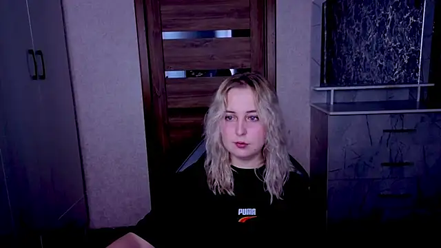 Kristy-Max webcam