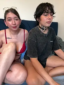 DaisyEmily webcam