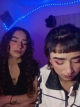 AlexxaAndRileyy webcam