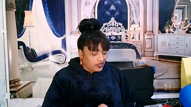 IndiaBlackPanther live cam on StripChat