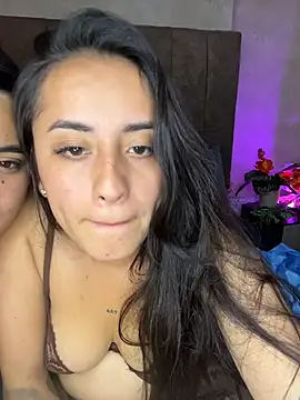 Antonella_Julieta live cam on StripChat