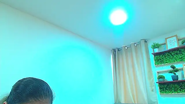 sasi_luna live cam on StripChat