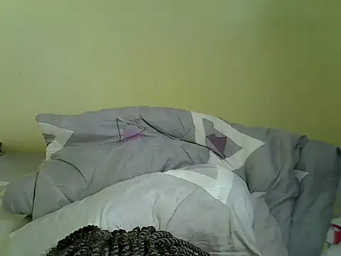 Pearl_petite webcam