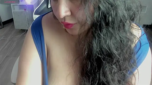 JadeBellee live cam on StripChat