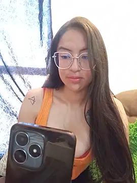 Shannel_72 live cam on StripChat