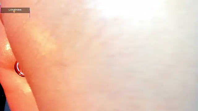 Silvanna-Moree live cam on StripChat