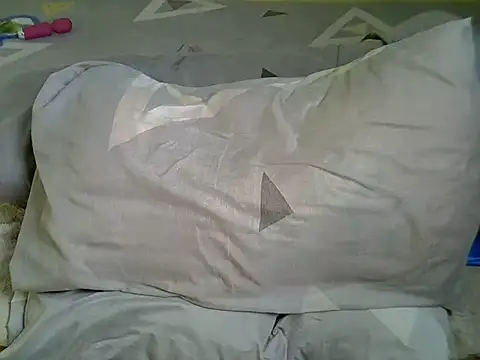 Pearl_petite webcam