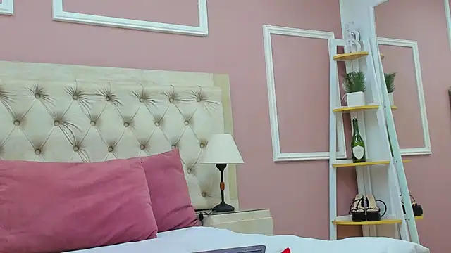 nia_taylorX webcam