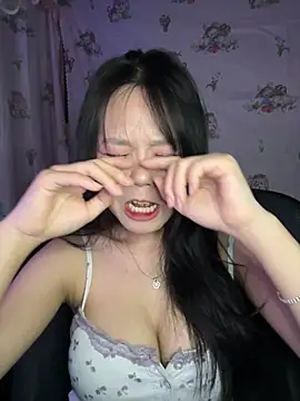 Emely-lysea live cam on StripChat