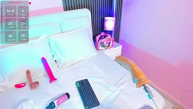 Clawdeen__wolf live cam on StripChat