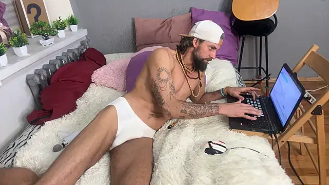 roberto_gray (Ask my age) - ❤I'll cum for you💋Let's score a goal💖