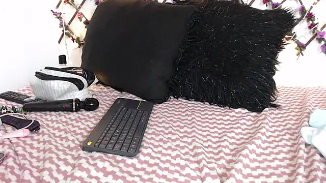 Samantha_Wallker live cam on StripChat