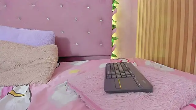 lovely__kiss__ webcam