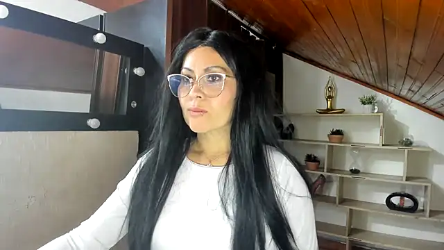 Tania_mature live cam on StripChat