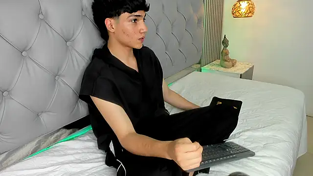 SamBlack_ live cam on StripChat