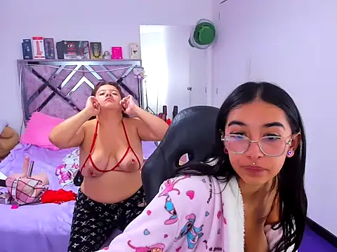 Luna_Analya live cam on StripChat