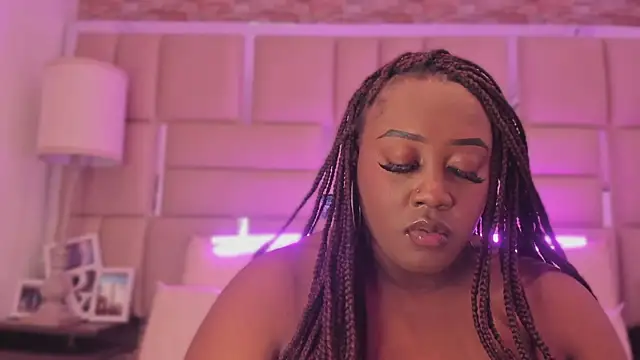 ShaniaBrownn webcam