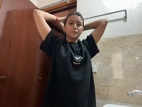 Naira_fit live cam on StripChat