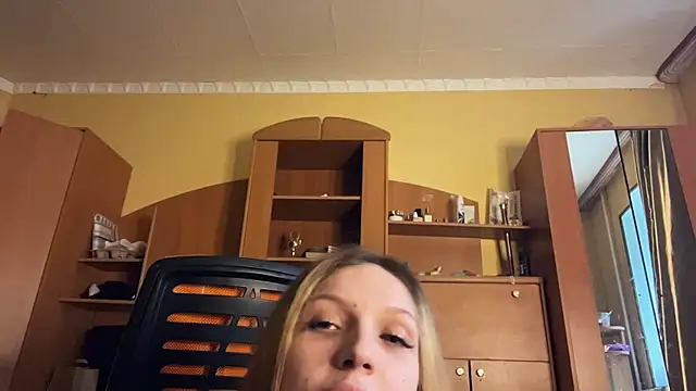 xXMelanieseXx live cam on StripChat
