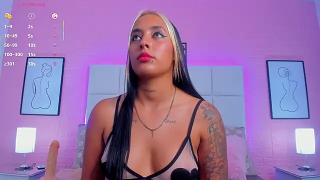 charlotte_kisss webcam