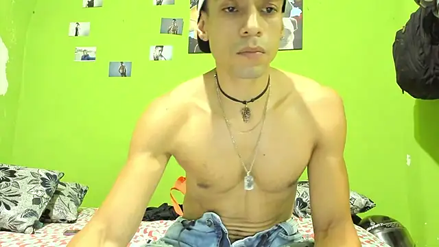 MikeRose94 live cam on StripChat