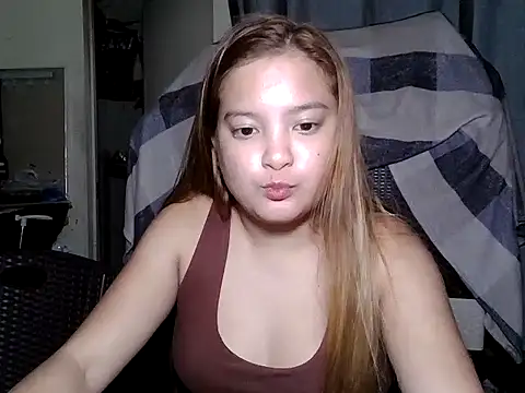gwenn_2025 live cam on StripChat