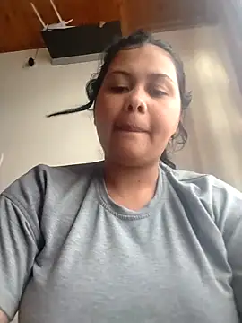 Alessandraa- live cam on StripChat
