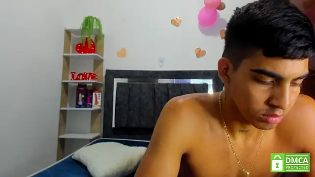Grace_and_Milo live cam on StripChat